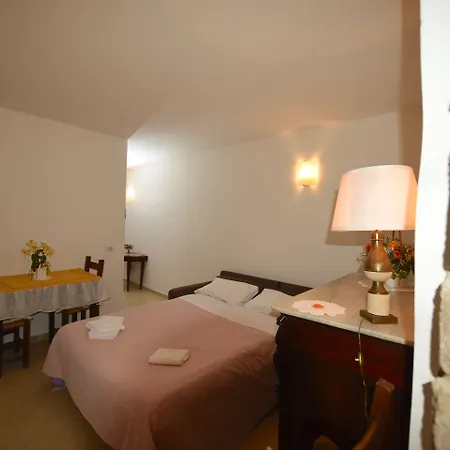 Dell' Artista Bed & Breakfast 3*