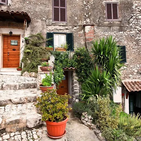 Dell' Artista 3* Artena