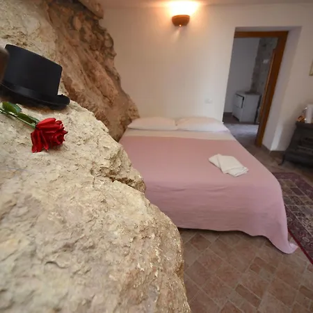 Dell' Artista Bed & Breakfast *